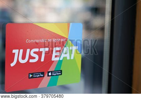 Bordeaux , Aquitaine / France - 08 04 2020 : Just Eat Sign And Text Logo On Restaurant Of Applicatio