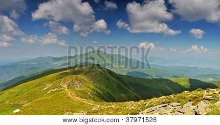 페트 로스 산 Hoverla 산에서 경로