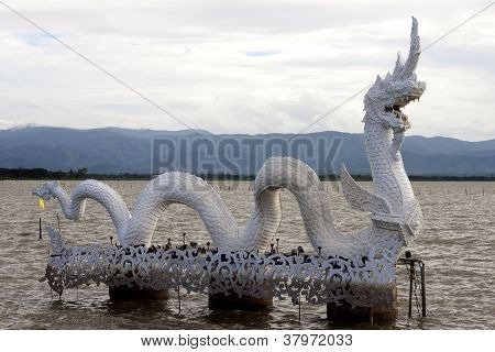 Bianco naga a perdita di Payao