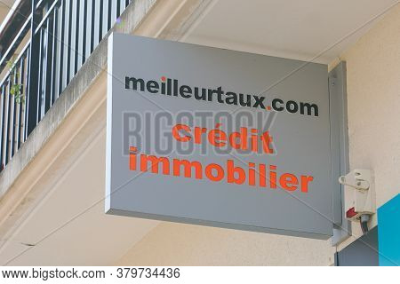 Bordeaux , Aquitaine / France - 08 04 2020 : Meilleurtaux.com Logo And Text Sign On Office Shop For 