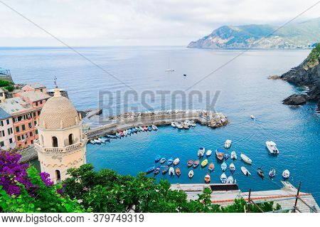 Vernazza Pituresque Town Of Cinque Terre, Italy