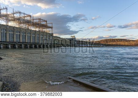 The Sun Is Setting Over The Conowingo Dam, Which Crosses The Susquehanna River In Northeastern Maryl