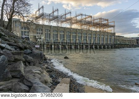 The Sun Is Setting Over The Conowingo Dam, Which Crosses The Susquehanna River In Eastern Pennsylvan