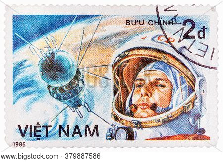 Vietnam - Circa 1986: Postage Stamp Printed In Vietnam Shows First Spaceman Yuri Gagarin, Series, Ci
