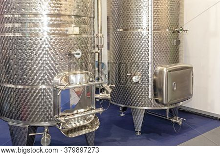 Vinificator And Fermenter Silo Tanks Wine Production