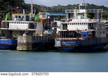 Salvador, Bahia / Brazil - November 3, 2014: Ferr Bolts Are Seen At Bom Despacho Terminal On Itapari