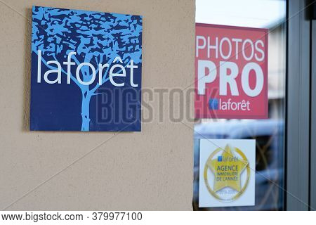 Bordeaux , Aquitaine / France - 08 04 2020 : Laforet Sign And Text Tree Logo In Wall Of Agency Of Re