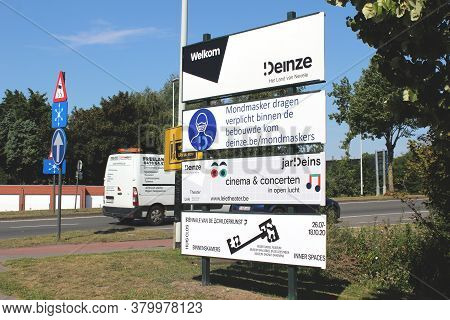 Deinze, Belgium, 8 August 2020: Sign Stating In Dutch That The Wearing Of Mouth Masks Is Manditory W