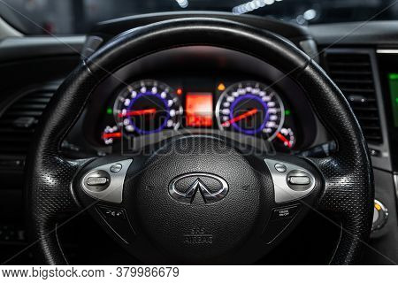 Novosibirsk/ Russia - August 01  2020: Infiniti Fx, Salon Of A New Stylish Car, Steering Wheel , Das