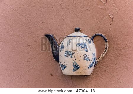 Teiera immured