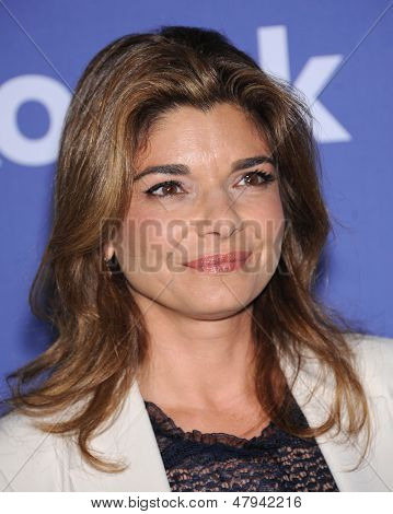 LOS ANGELES - JUN 12: Laura San Giacomo przybywa do kobiety w filmie 2013 Crystal + Lucy Awards  