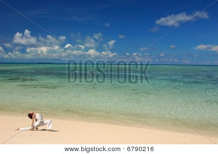 Hatha โยคะริมชายหาด