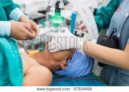 Pre Oxygenation Chin Up Position With Holding Oxygen Mask