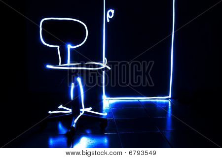 Pintado de luz de silla y puerta de la oficina.