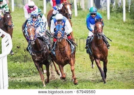 Jockeys Into The Second Curve At The Nationaldags Galoppen