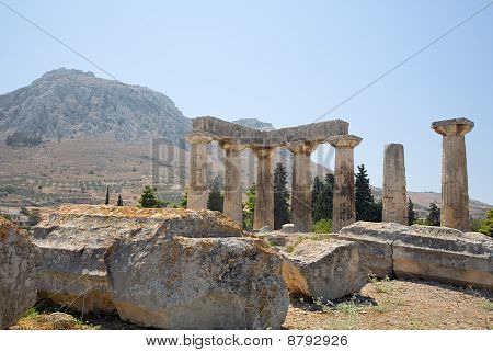 Tempel av Apollos vid Korinth och Acrocorinth