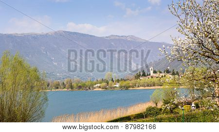 Endine Lake View