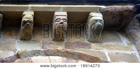 gargoyles สามที่คริสต St. Maria de Eunate จักร นาบาร์รา สเปน