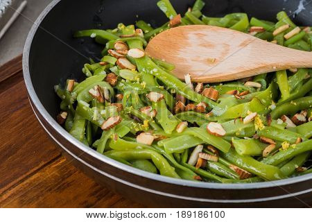 Green Beans With Roasted Almonds
