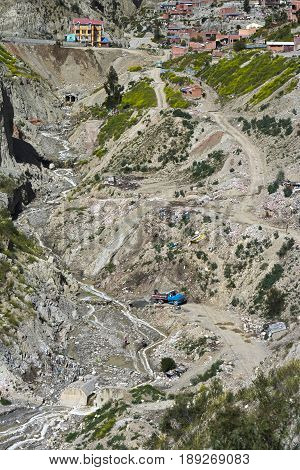 A beautiful overview of the various roads, buildings and houses in a South American community.