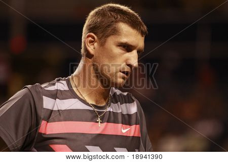 TORONTO-12 de agosto: Max Mirnyi e Mahesh Bhupathi jogam contra Robert Lindstedt e Horia Tecau em 