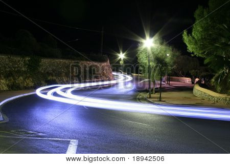 feux de voitures tard dans la nuit