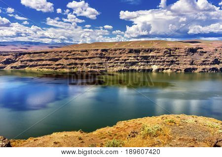 Wanapum Lake Colombia River Wild Horses Monument High Desert Vantage Washington
