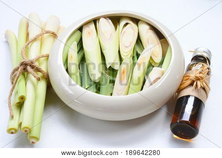 Natural Spa Ingredients Lemongrass essential Oil with Aromatherapy