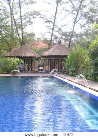 A bordo piscina Spa