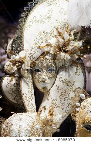 Venezianische Karneval Maske im Schaufenster