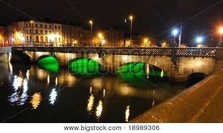 Grattan most přes řeku Liffey