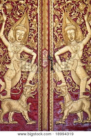 Lo scultura in legno