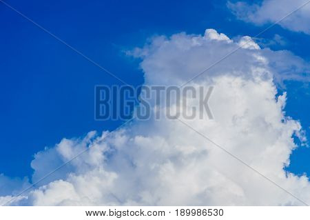 white cloud in beauty the blue sky