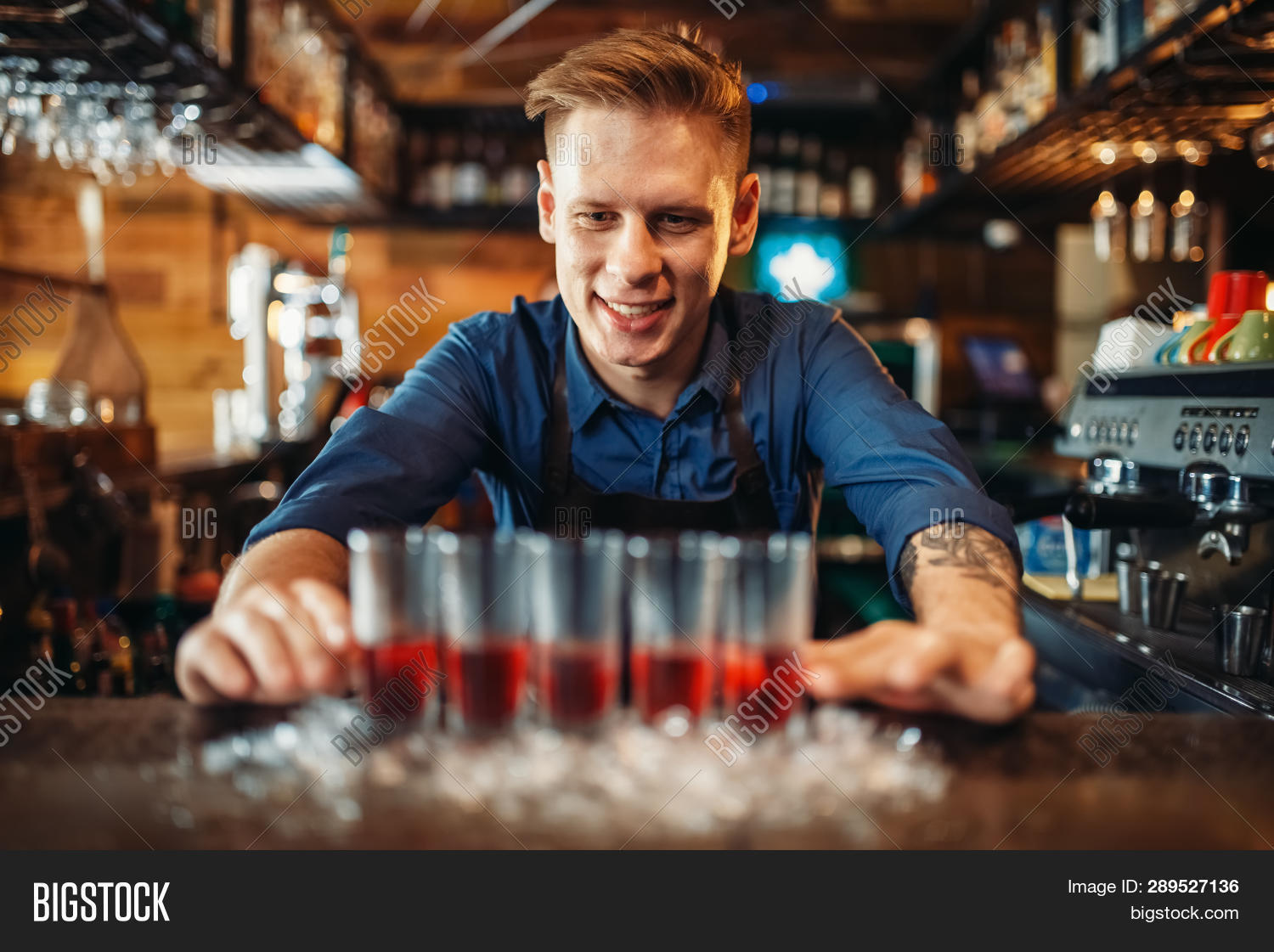 Imagen y foto Male Bartender (prueba gratis) Bigstock