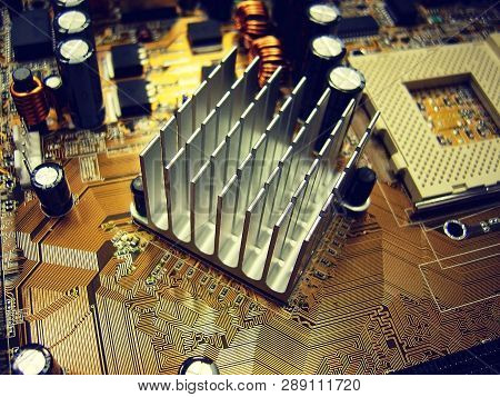 Cooling On The Chipset Of The Motherboard-socket7, Modern Computer Technology.