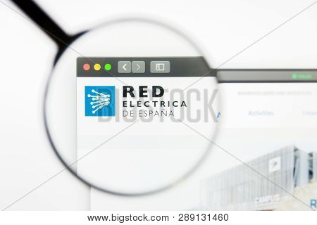 Los Angeles, California, Usa - 12 March 2019: Illustrative Editorial, Red Electrica Website Homepage