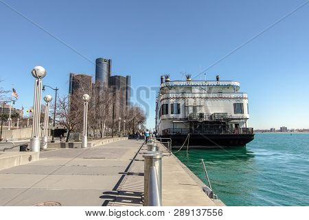 Detroit, Michigan, Usa -  March 18, 2018: Downtown Waterfront District Of Detroit With The Landmark 