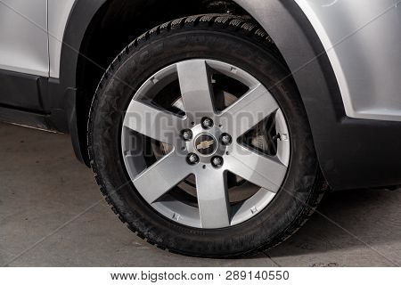 Novosibirsk, Russia - March 11, 2019:  Chevrolet Captiva,close-up Of The Wheel. Photography Of A Mod
