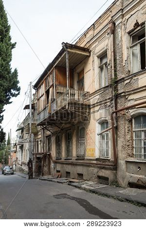 Tbilisi, Georgia - September 22, 2018: Dilapidated Houses In Narrow Streets In Old Town, Sololaki Di