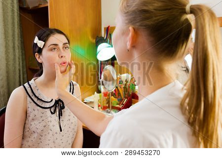 The Teacher Shows The Patient How To Place The Lips When Pronouncing The Word.