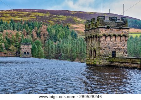View Of Derwent Dam And Reservoir, Peak District, Derbyshire, Uk.