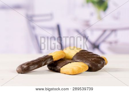Group Of Three Whole Lazy Cookie With Chocolate With Flowers In A White Kitchen