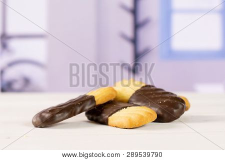 Group Of Three Whole Lazy Cookie With Chocolate With Blue Window