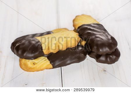 Group Of Five Whole Lazy Cookie With Chocolate On White Wood
