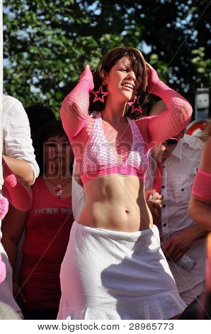 En pige danser