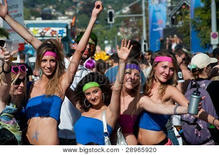 สาวสปอร์ตที่มีความสุข
