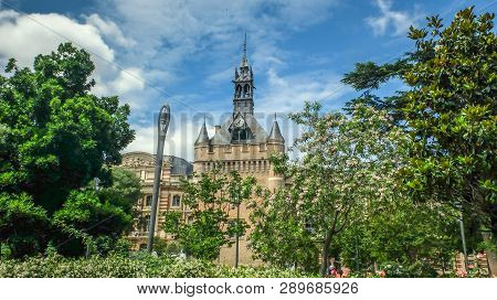 At The Back Of Le Capitole That They Once Formed Part Of, Topped Off With A Bell Tower Of Flemish In