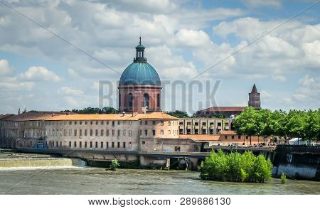 Looking Eastwards Along The Garonne,behind The College,next To The Weir On Garonne River, Toulouse, 