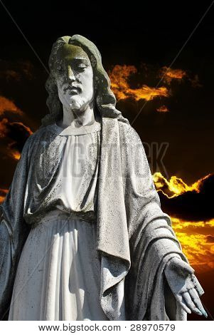 Gesù Cristo sul tramonto scuro