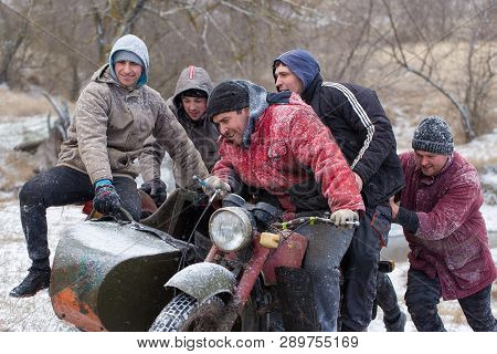 Taraclia, Moldova - 23. 02. 2019: A Team On A Soviet Retro Motorcycle With A Sidecar In The Mud And 